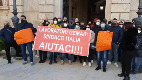 Nuova-manifestazione-dei-dipendenti-Gemar-questa-mattina-sit-in-sotto-palazzo-Vermexio