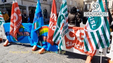 Sit in dei lavoratori del pubblico impiego per il rinnovo del Ccnl