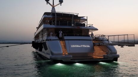 👉 Il motoryacht “Regina d’Italia” di Dolce & Gabbana  alla banchina della Marina di #Siracusa